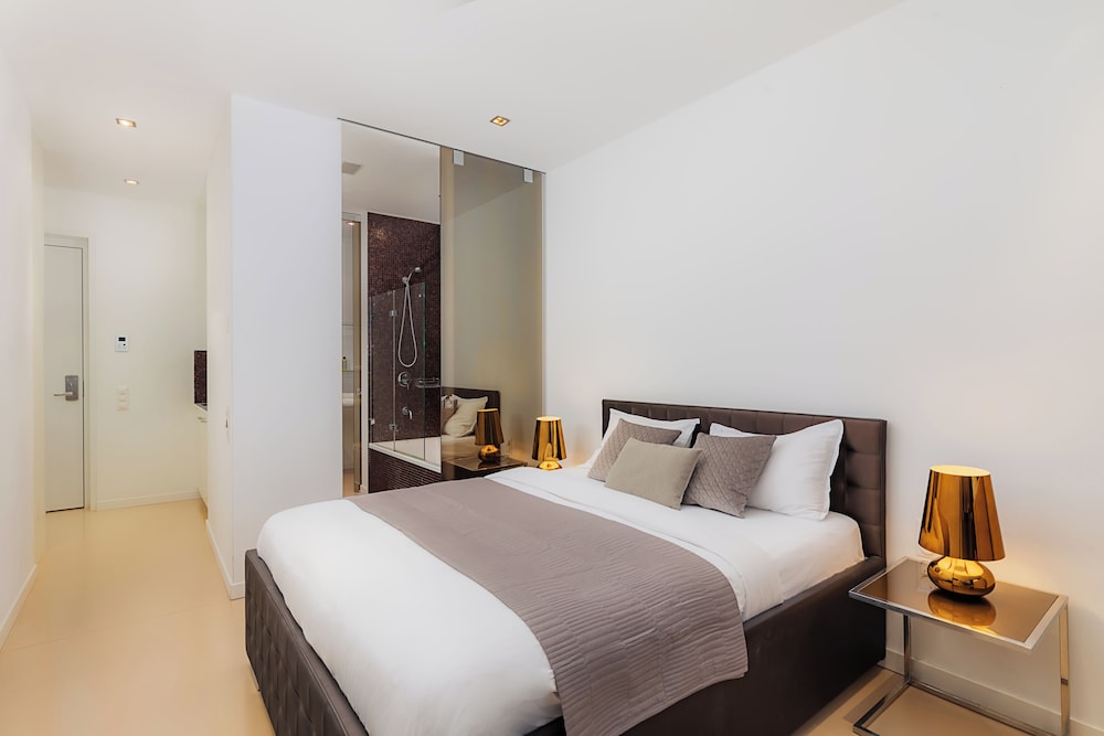 Junior, Studio, Queen Bed, Kitchenette