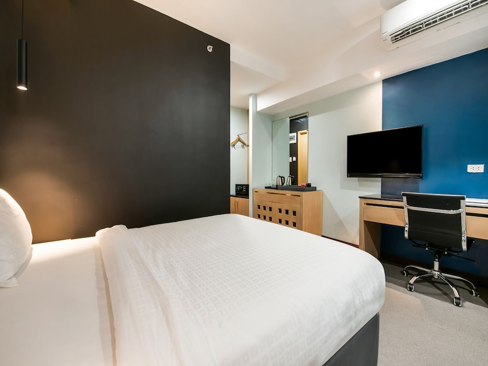 Bay Area Suites 13/28