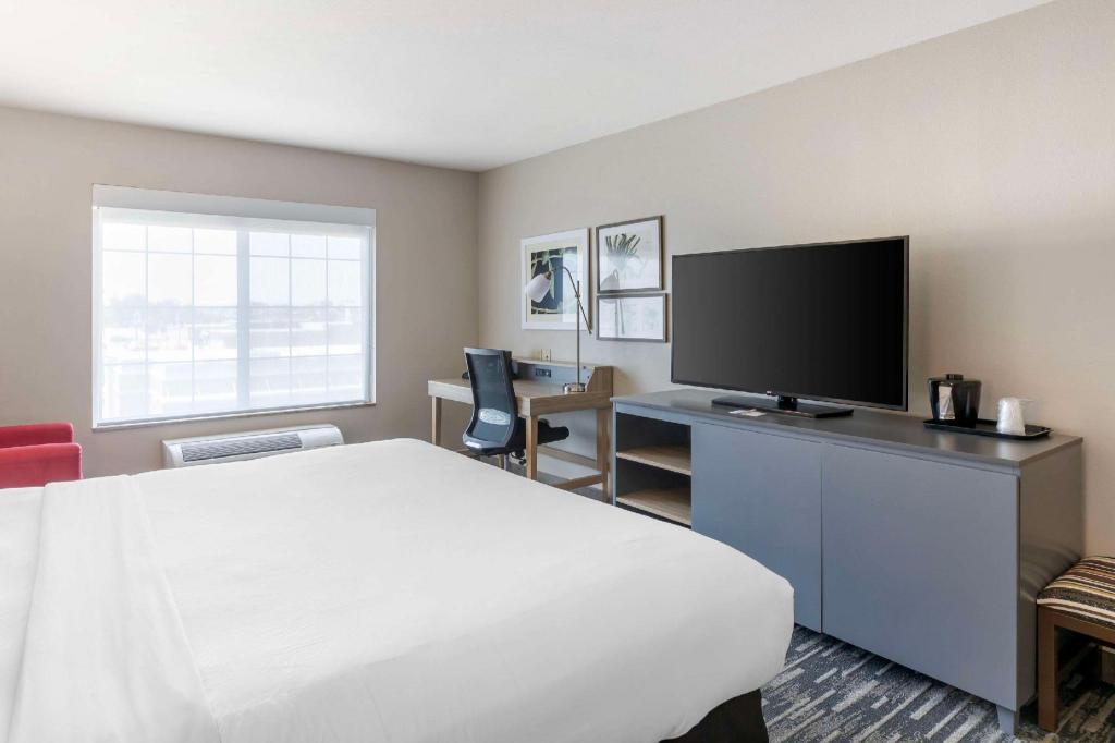 Upgrade, Efficiency, Suite, King Bed