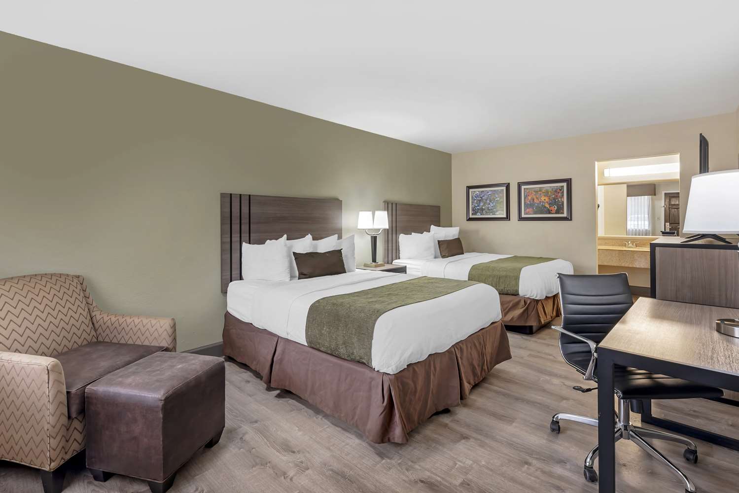 Adjoining, 2 Queen Beds