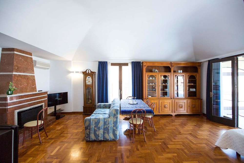 Hotel La Piazzetta 16/50