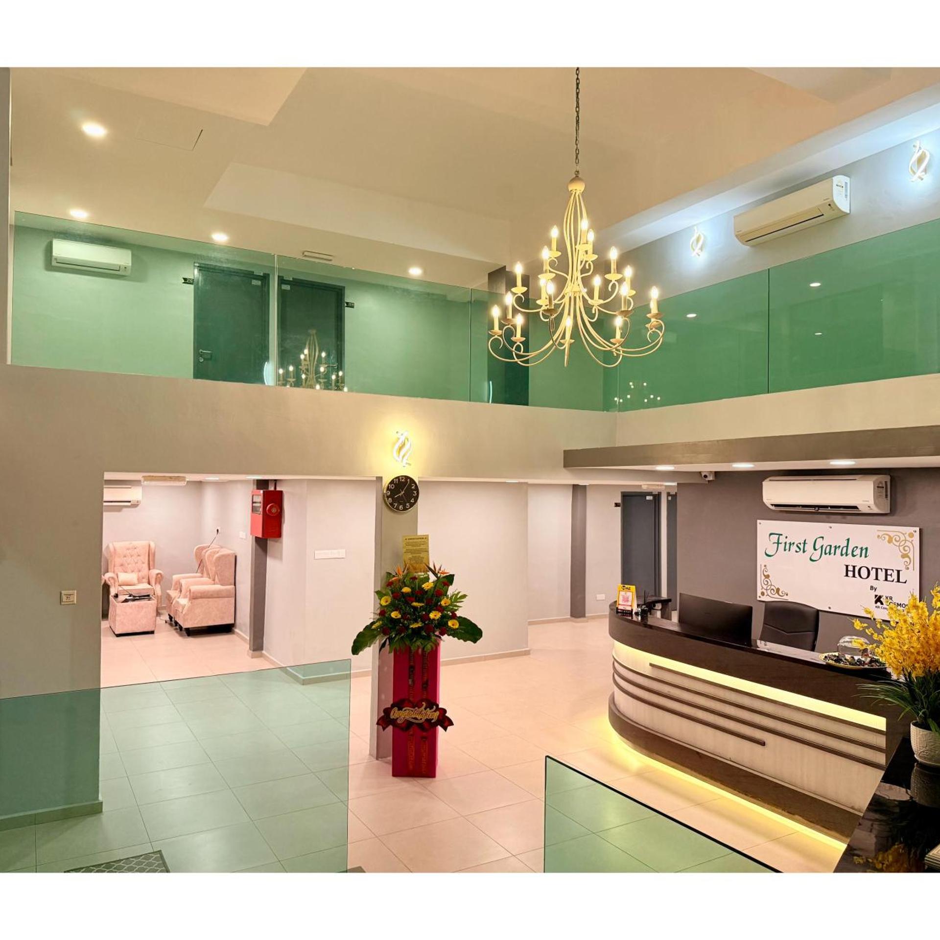 OYO 44043 First Garden Hotel 10/54