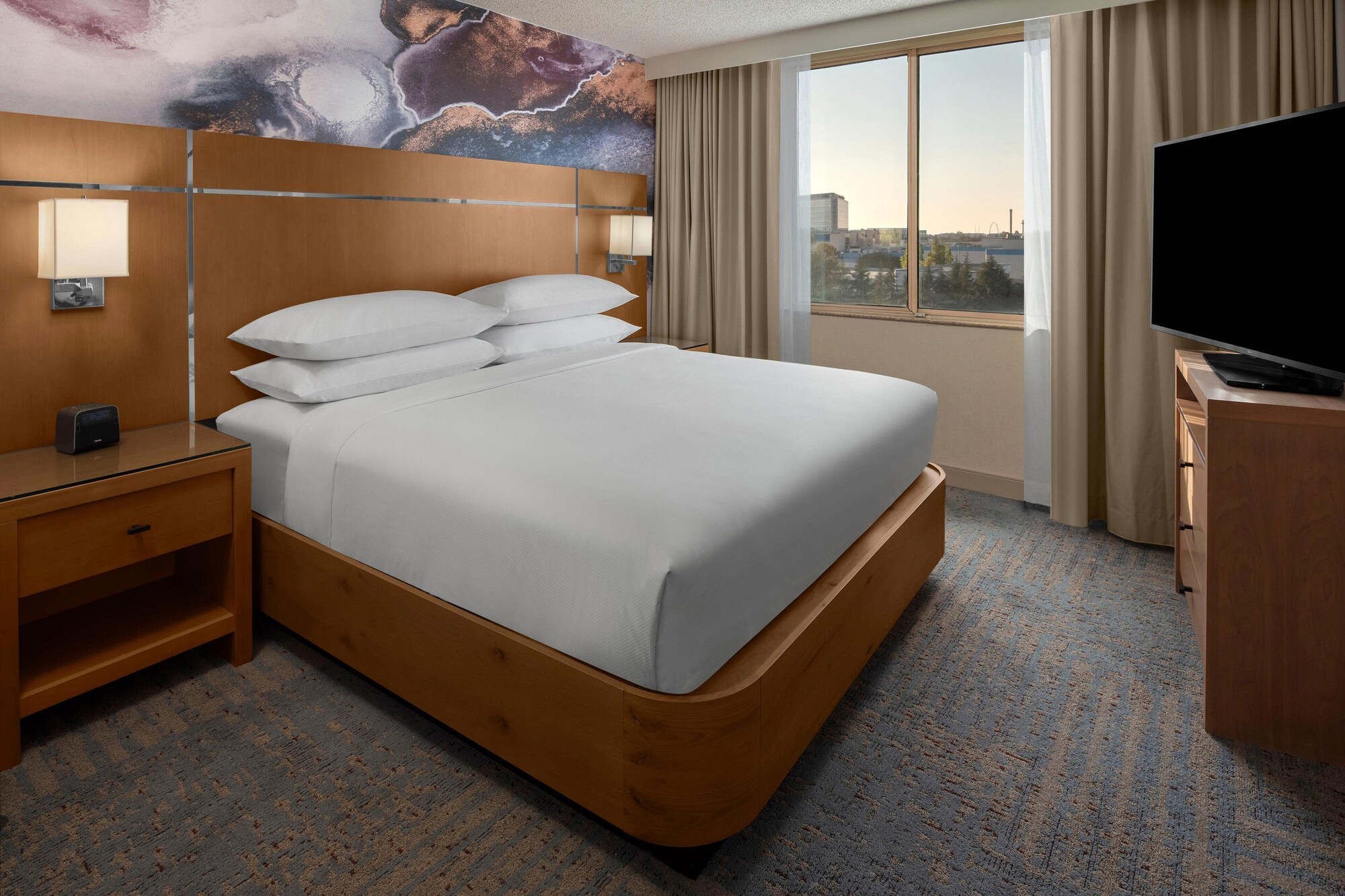 Room, King Bed, Exterior Entrance, High Floor