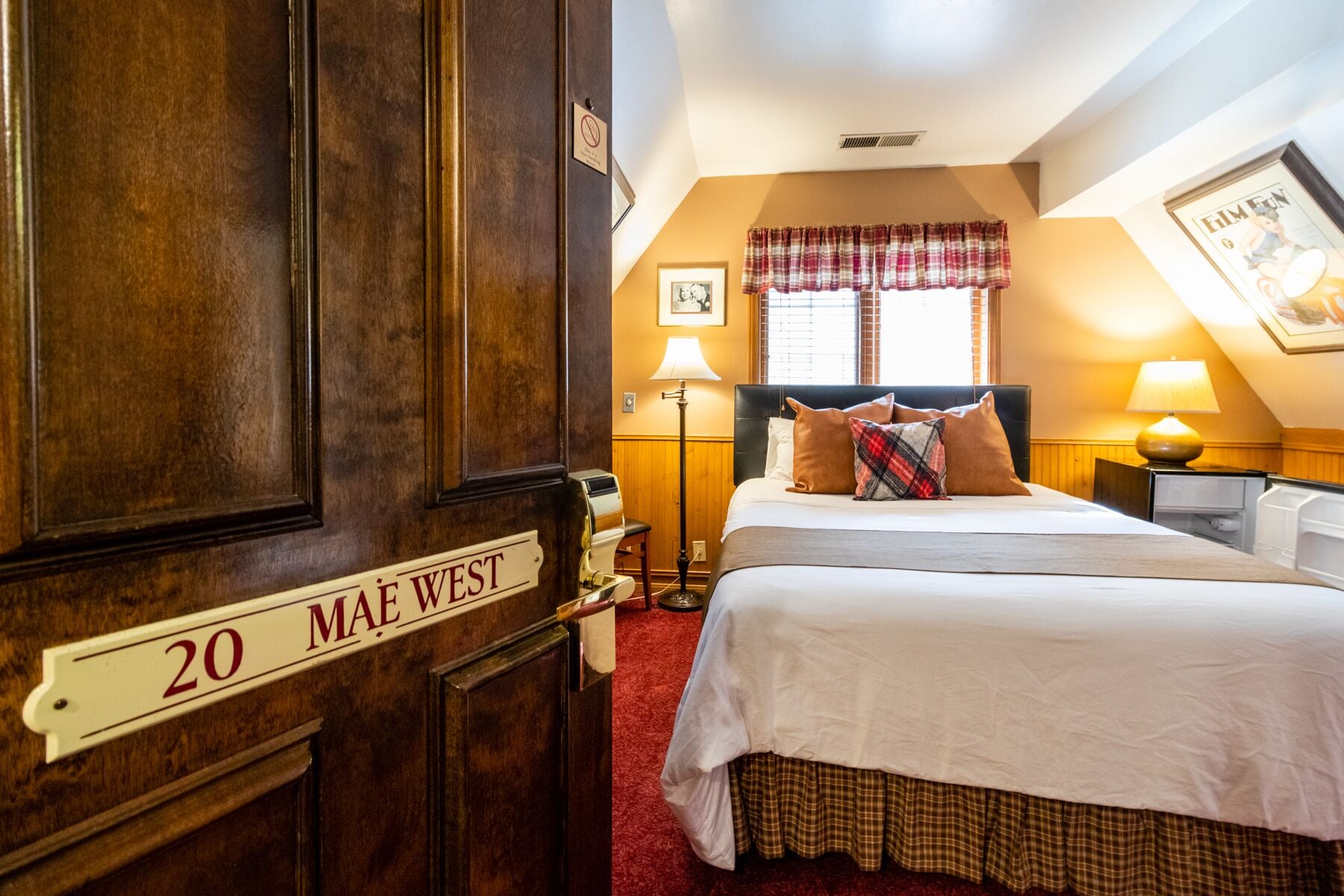 Standard, Queen Bed