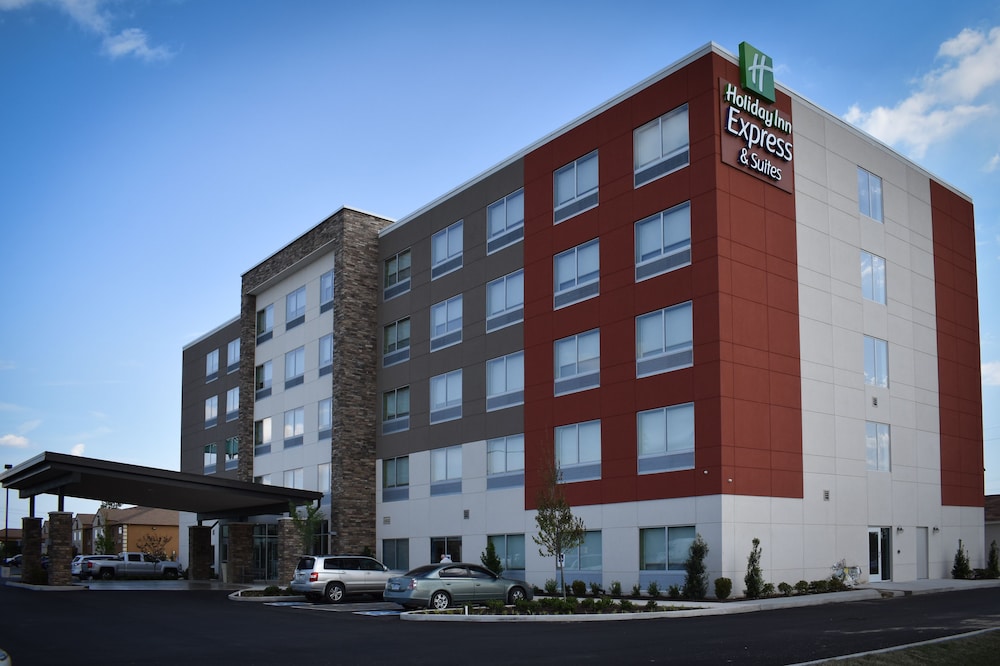 Holiday Inn Express & Suites West Memphis 1/53