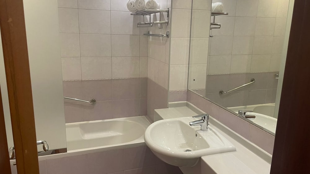 Al Raya Hotel Apartments 58/63