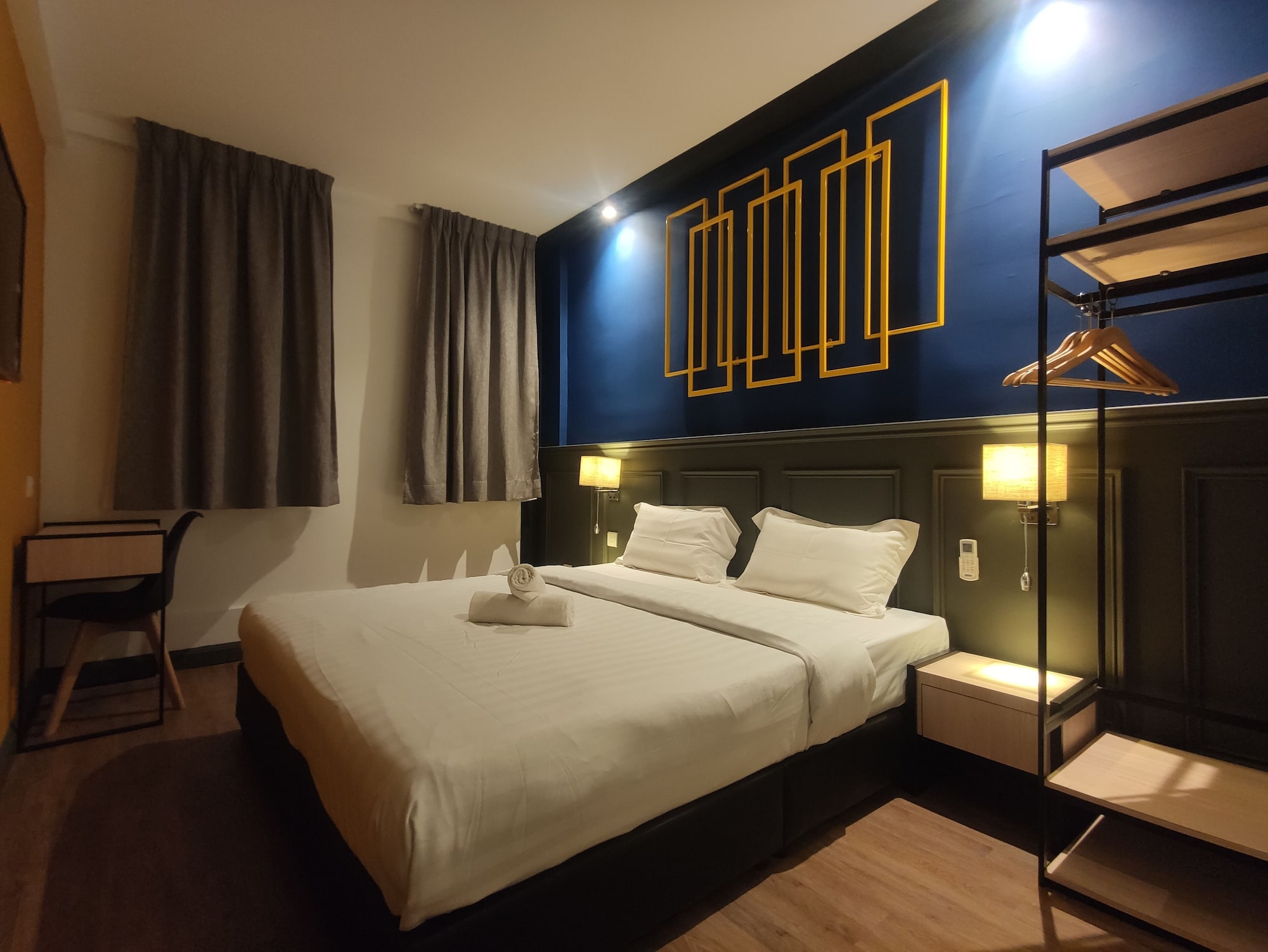DELUXE ROOM