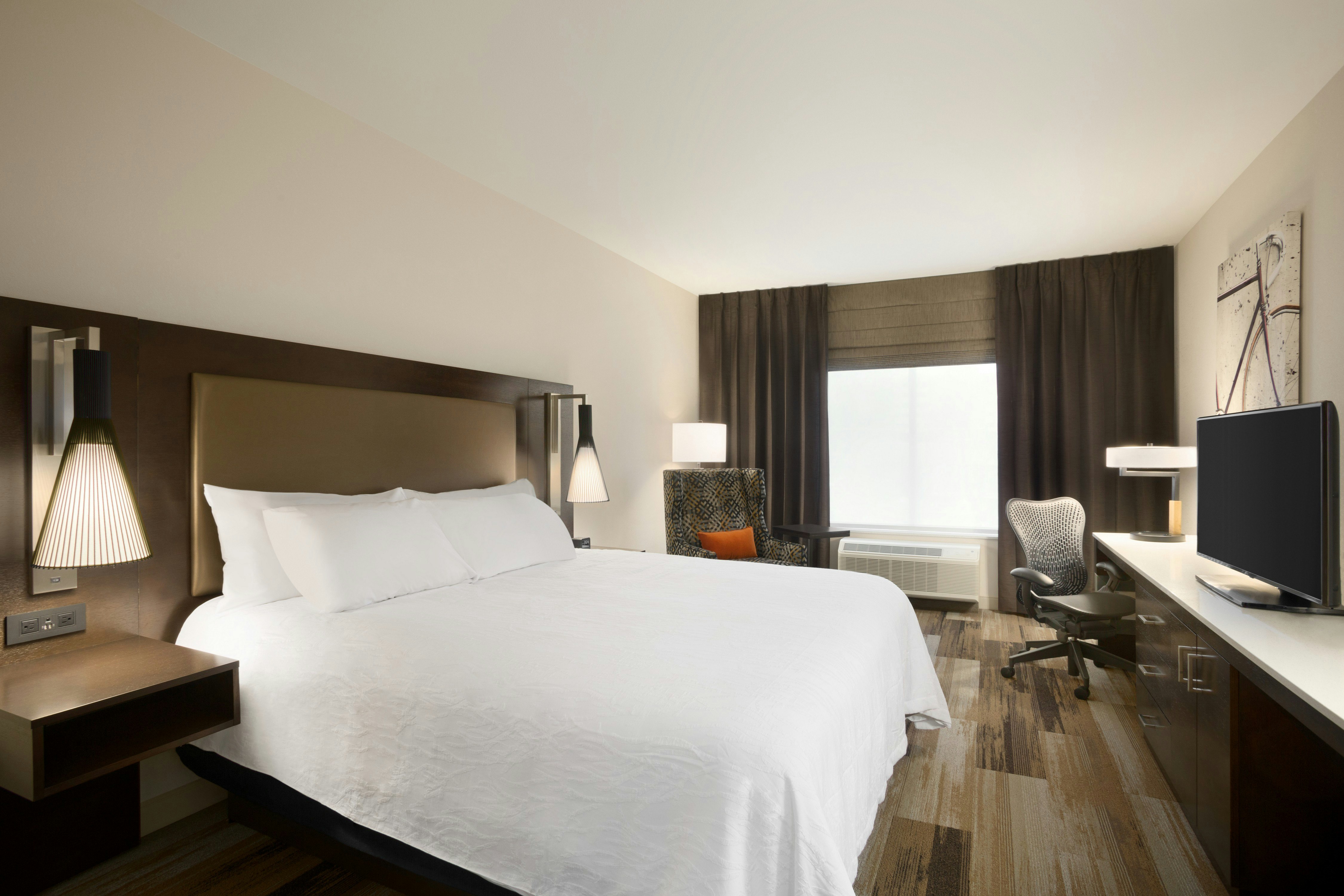 ROOM, KING BED