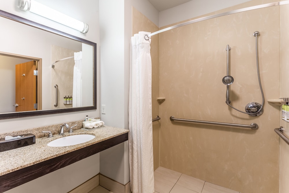 HOLIDAY INN EXPRESS HOTEL & SUITES ALBERT LEA - I-35 18/59