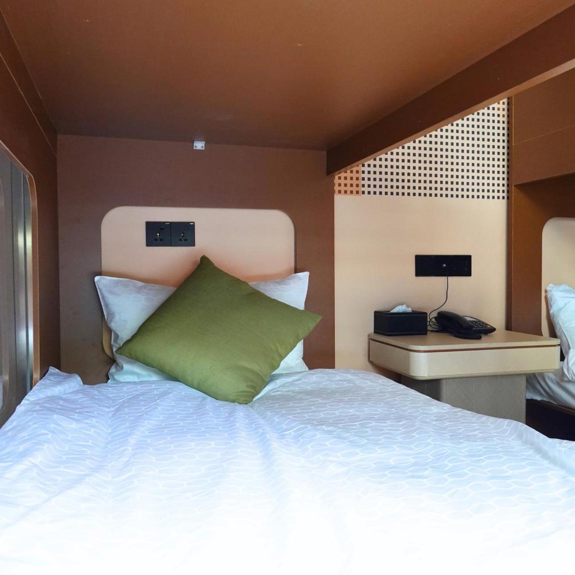 Hotel 165 9/45