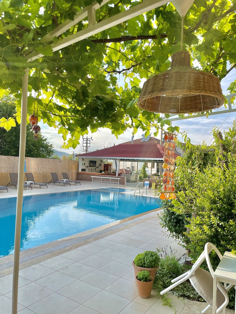 Cennet Hotel 35/46