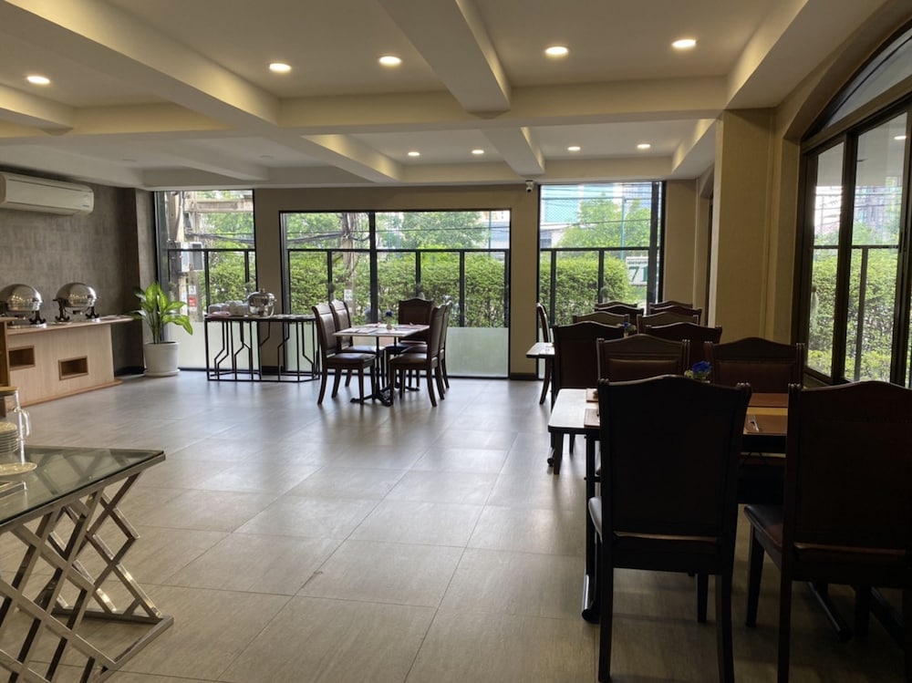 Almas Hotel Bangkok 58/65
