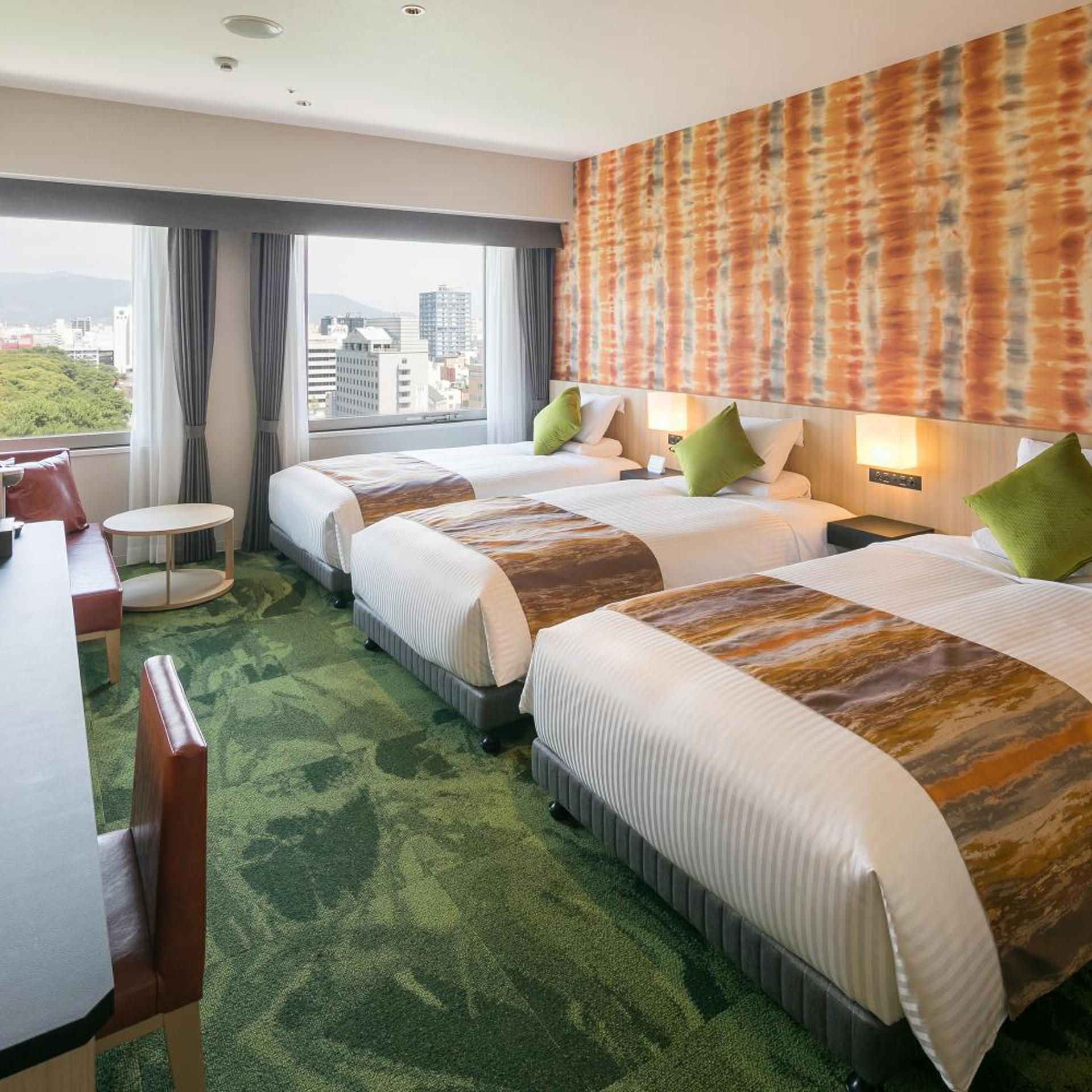 Room, Triple, Castle View, Bathtub