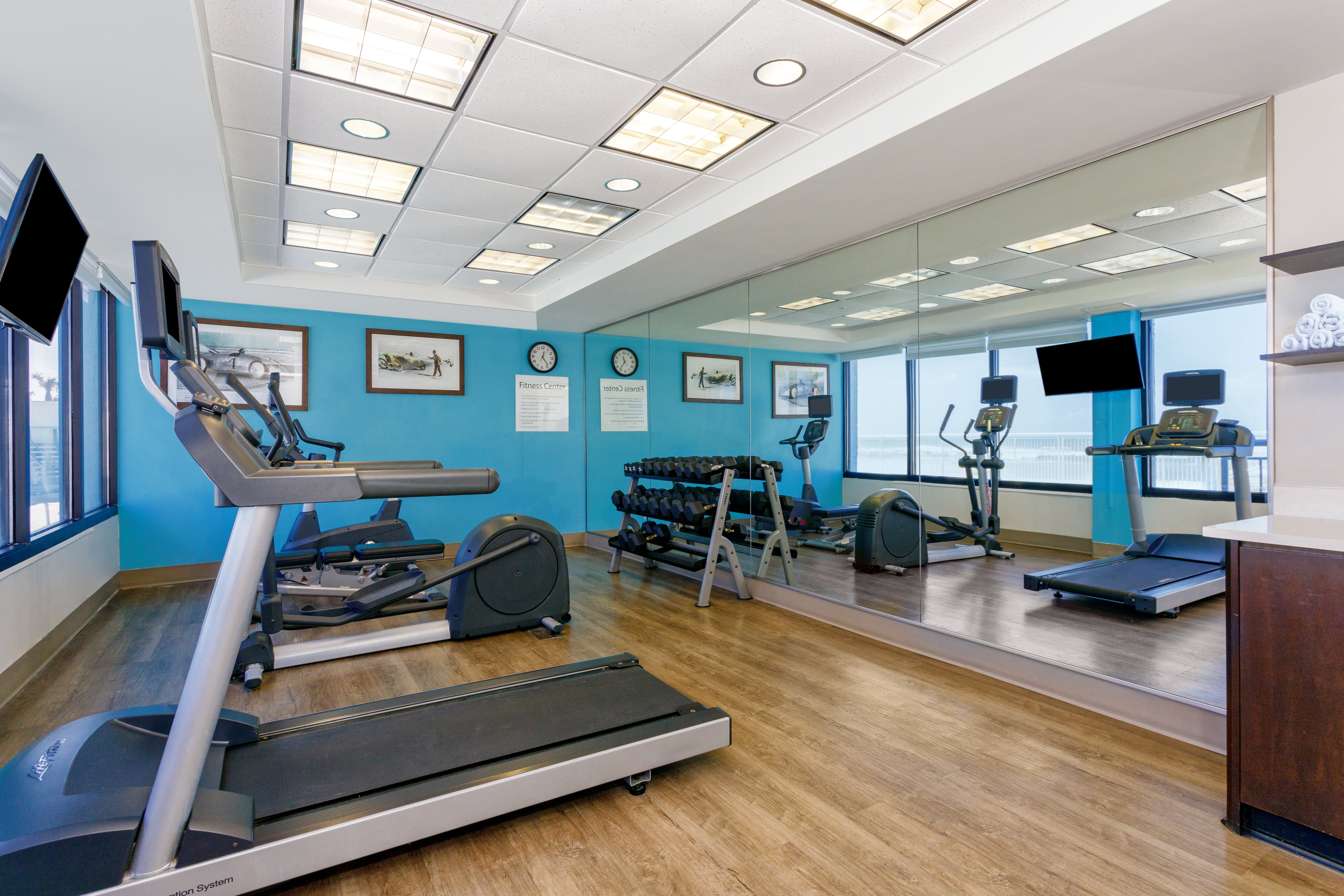 Holiday Inn Express Hotel Suites Oceanfront Daytona Beach Shores 32/48