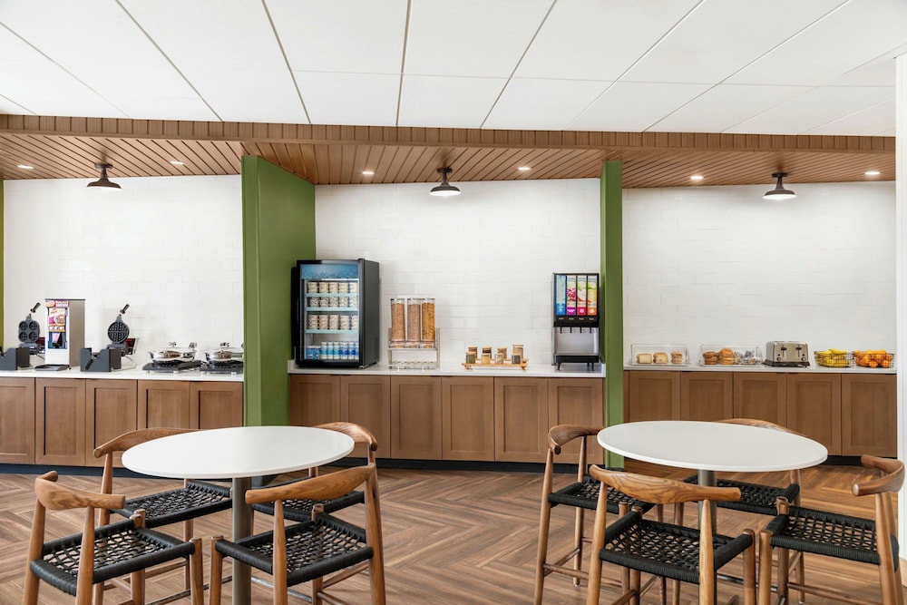 Fairfield Inn & Suites by Marriott Detroit Taylor 27/36
