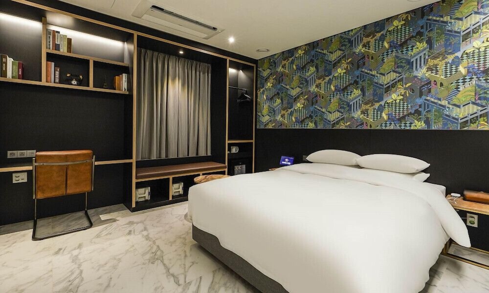 Guwol Hotel Bay 204 2/29