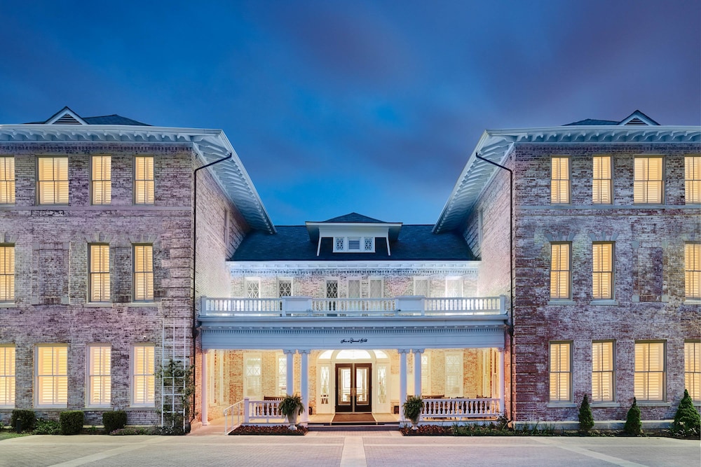 Inn At Carnall Hall 1/45