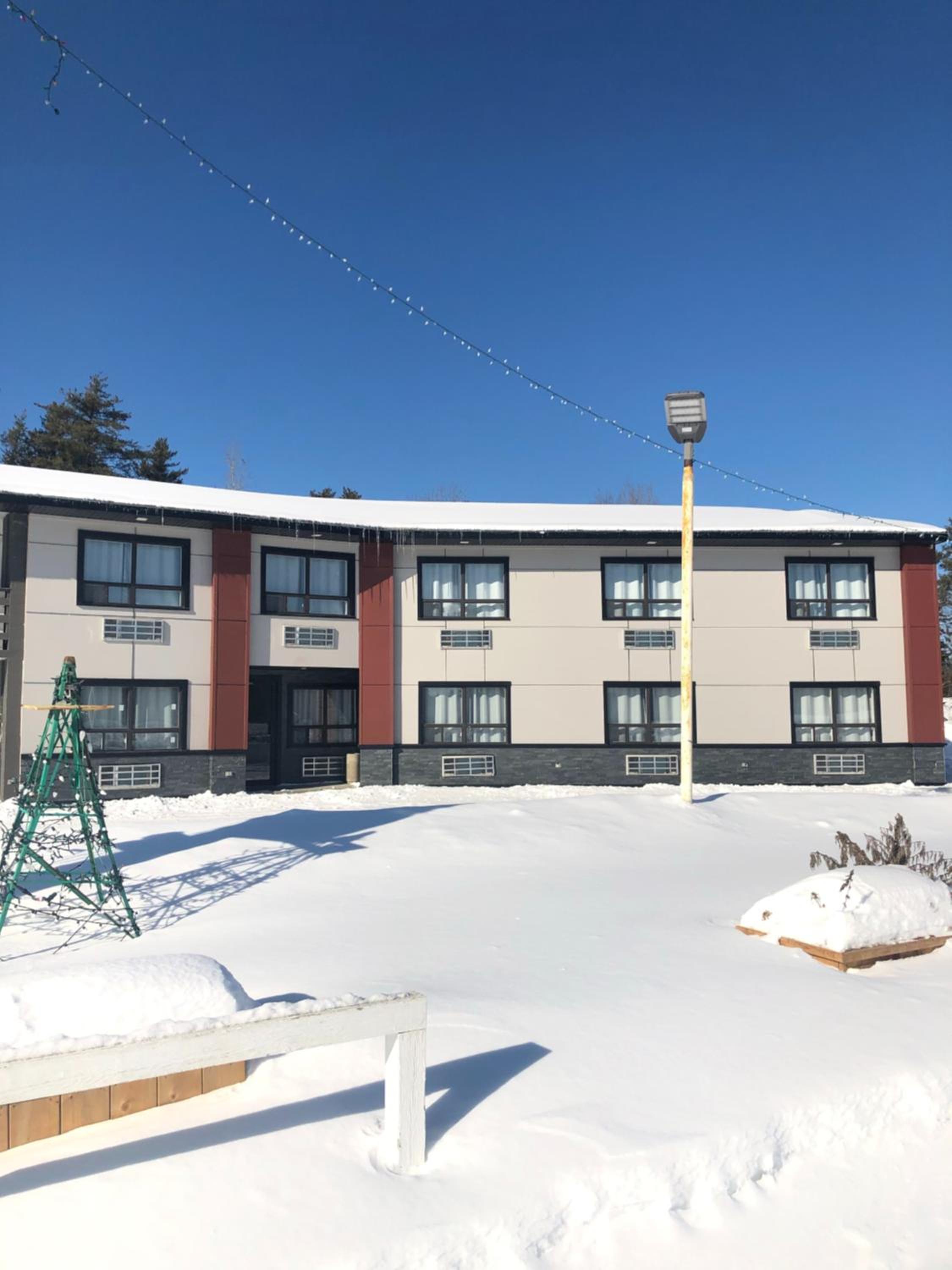 HWY 17 Hotel 4/50