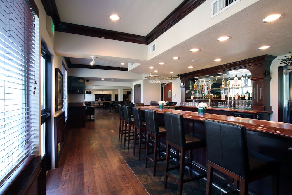 Oxford Suites Spokane Valley 48/64