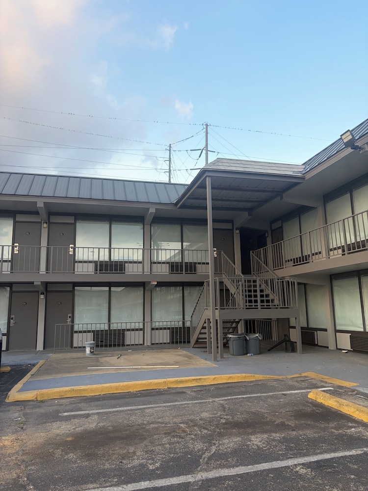 Tourway Inn 6/58