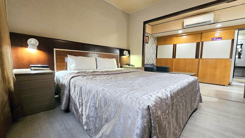 Beckham Motel 33/64
