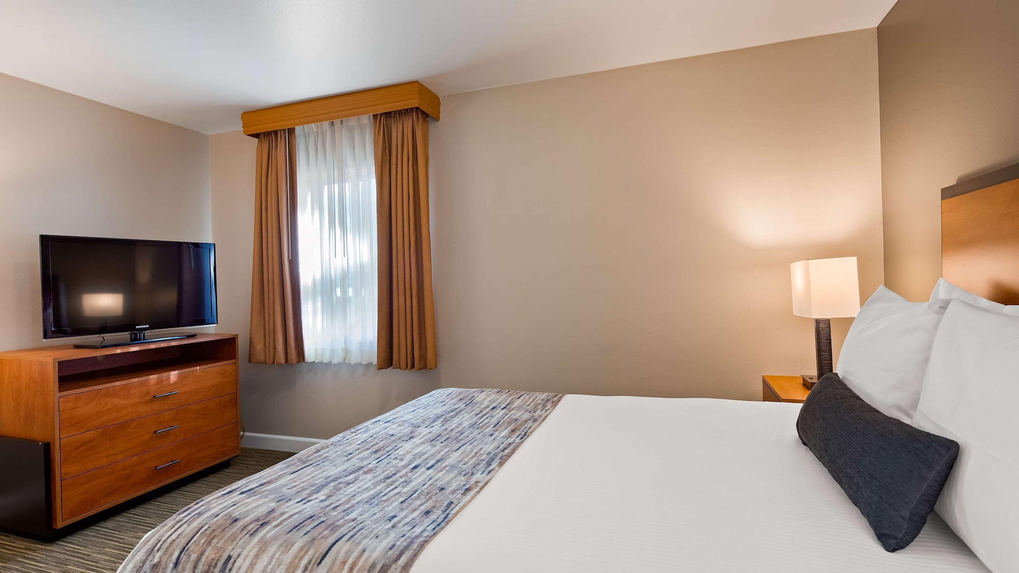 Suite, Queen Bed, Balcony
