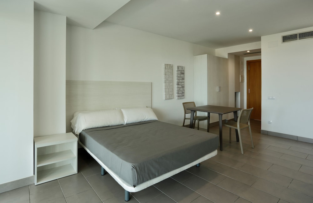 SUPERIOR, STUDIO, SEA VIEW