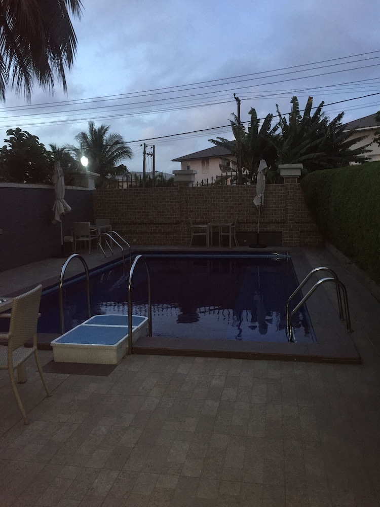 Ellyxville Hotels 25/39