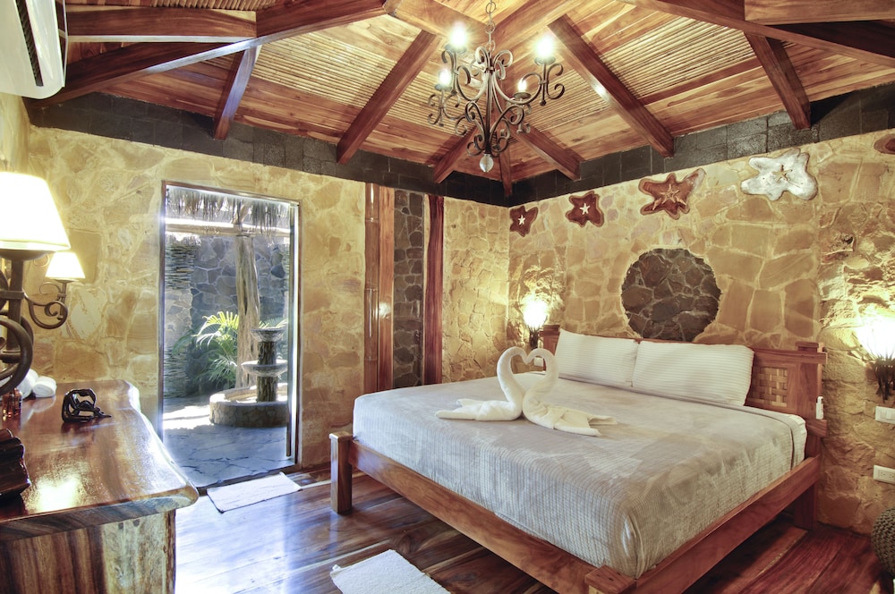 Ocho Artisan Bungalows 20/80