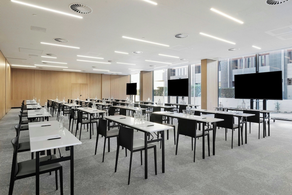 Moxy Alfragide Lisboa 51/58