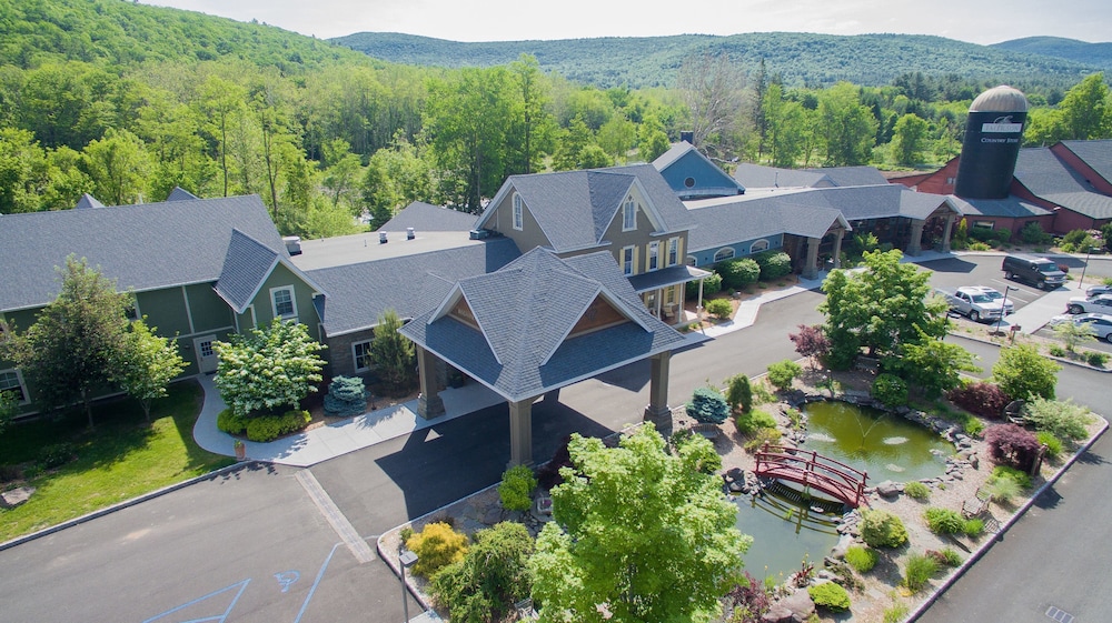 Emerson Resort & Spa 43/44