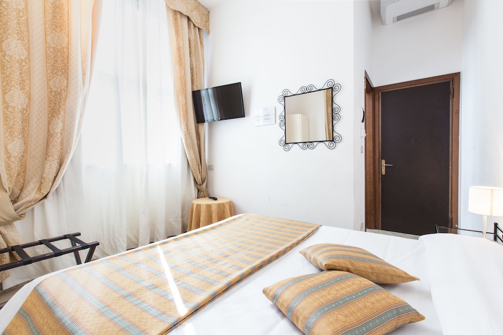 ROOM, SINGLE, DOUBLE BED