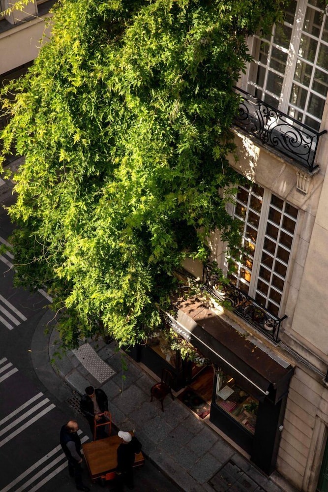 HOTEL DES DEUX-ILES 4/45
