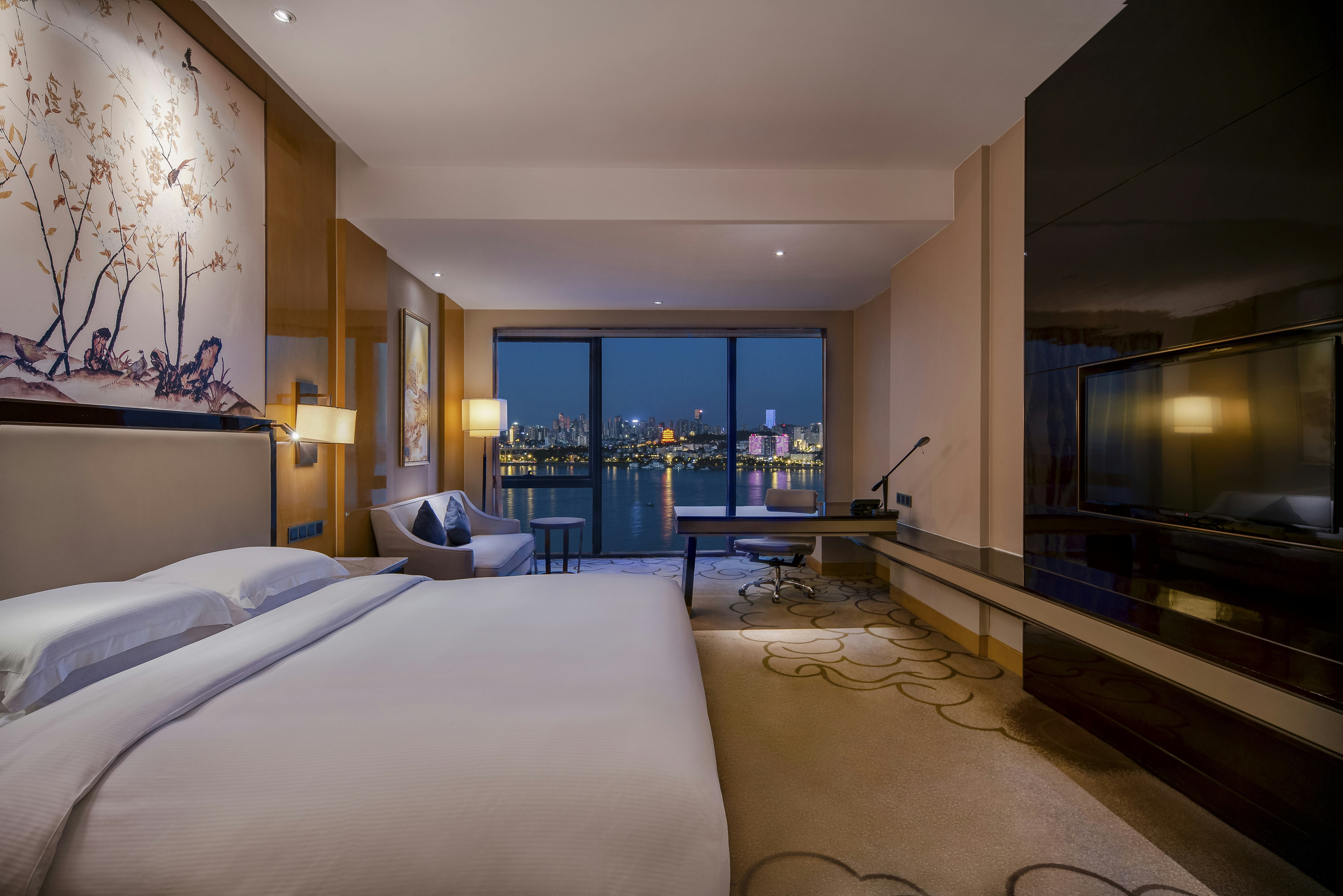 PREMIER, KING BED, RIVER VIEW