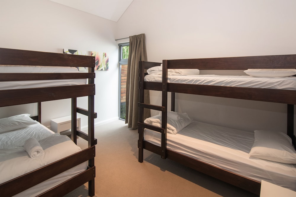 AQUA RESORT BUSSELTON 12/50