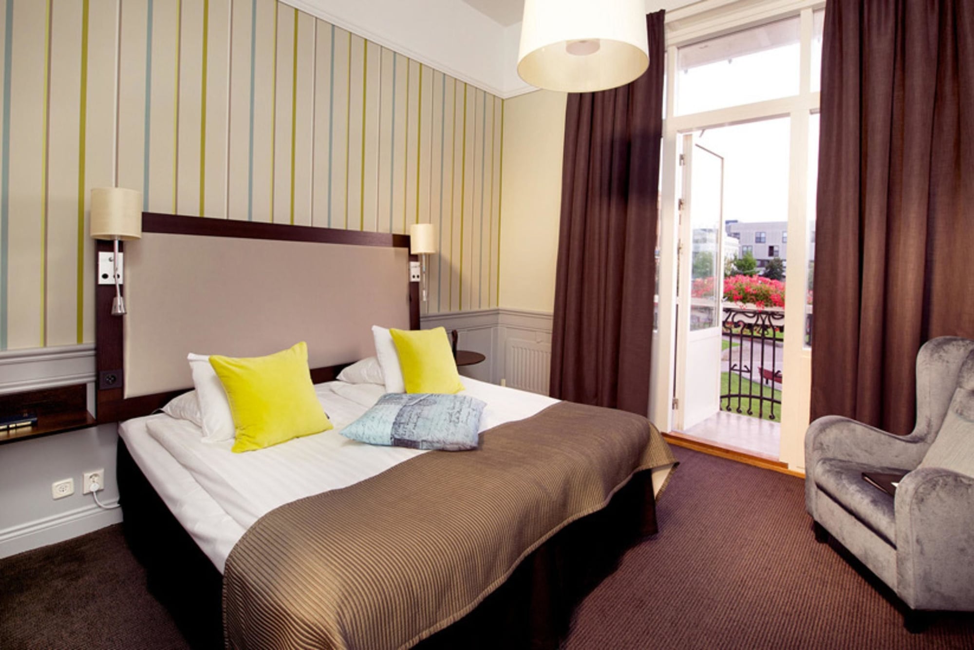 Superior, Twin Beds