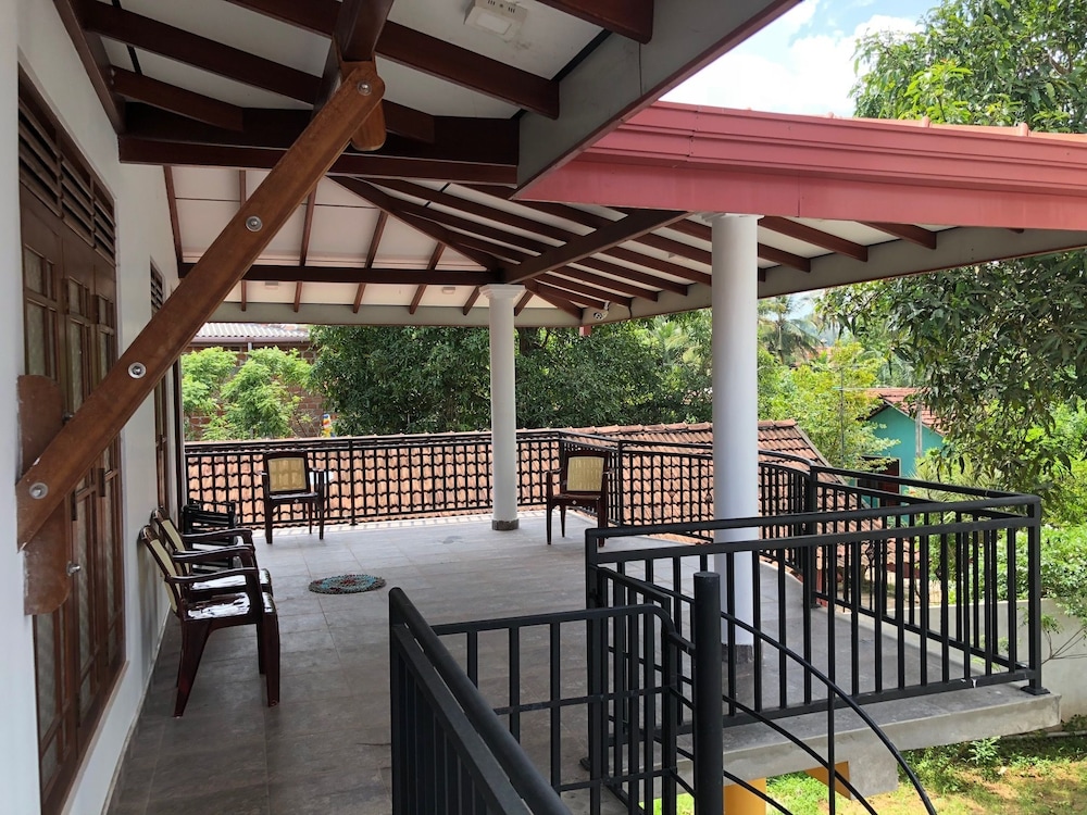 Padmi Villa 12/16