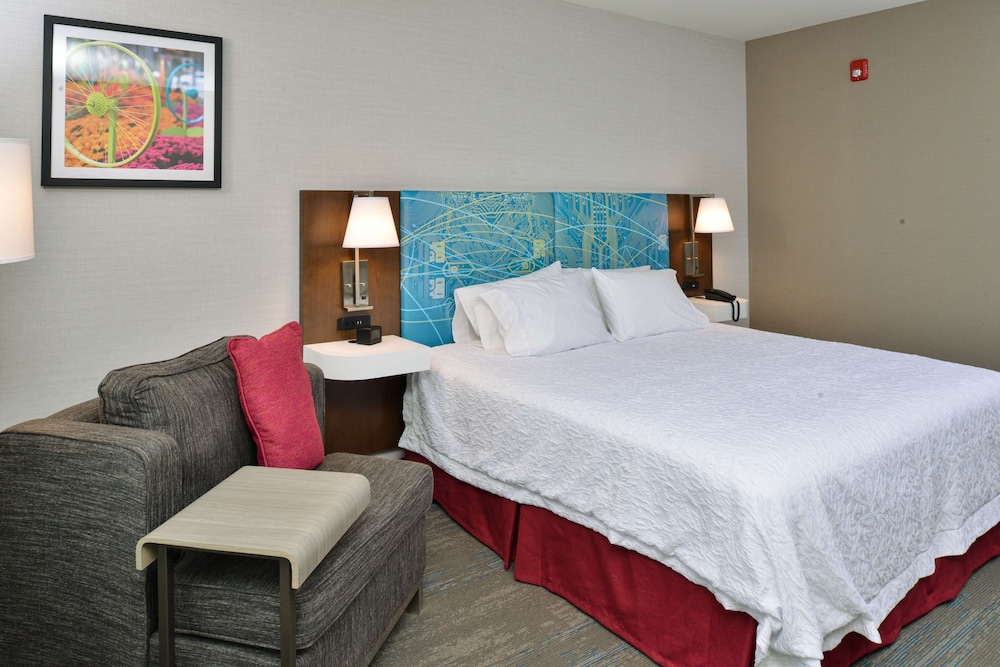 Hampton Inn Suites Adrian Mi 15/52
