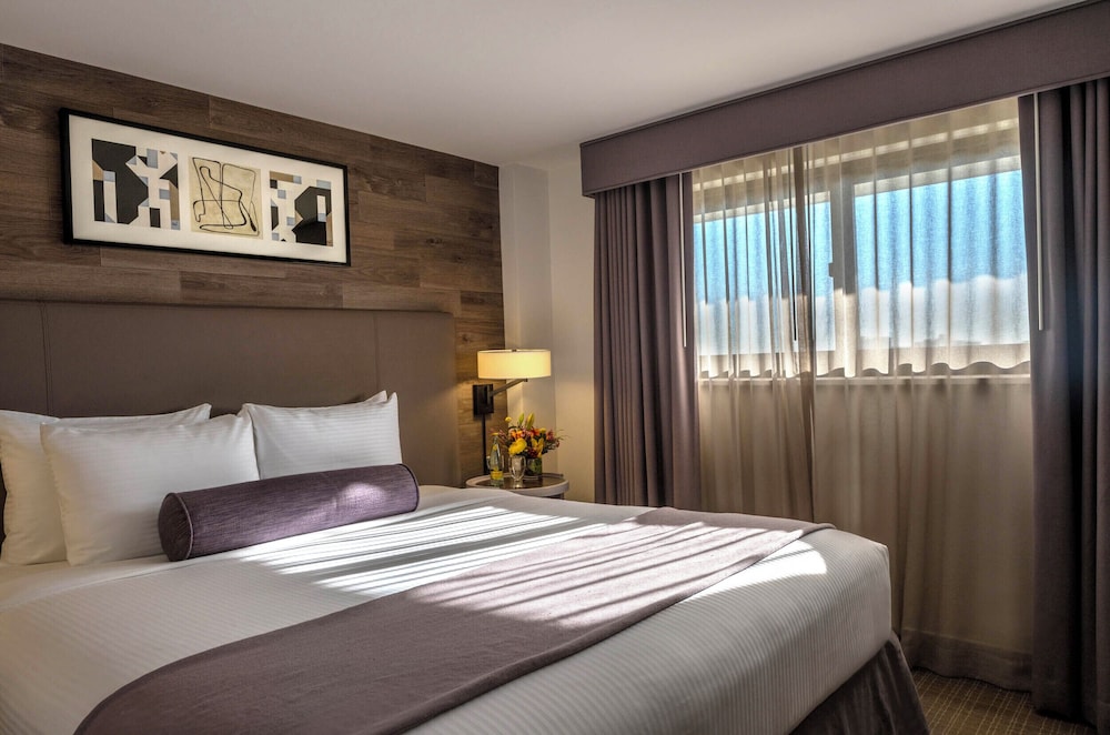 Premier, Suite, King Bed, Sofa, Balcony