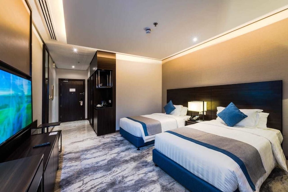 DELUXE, TWIN BEDS, SMOKING
