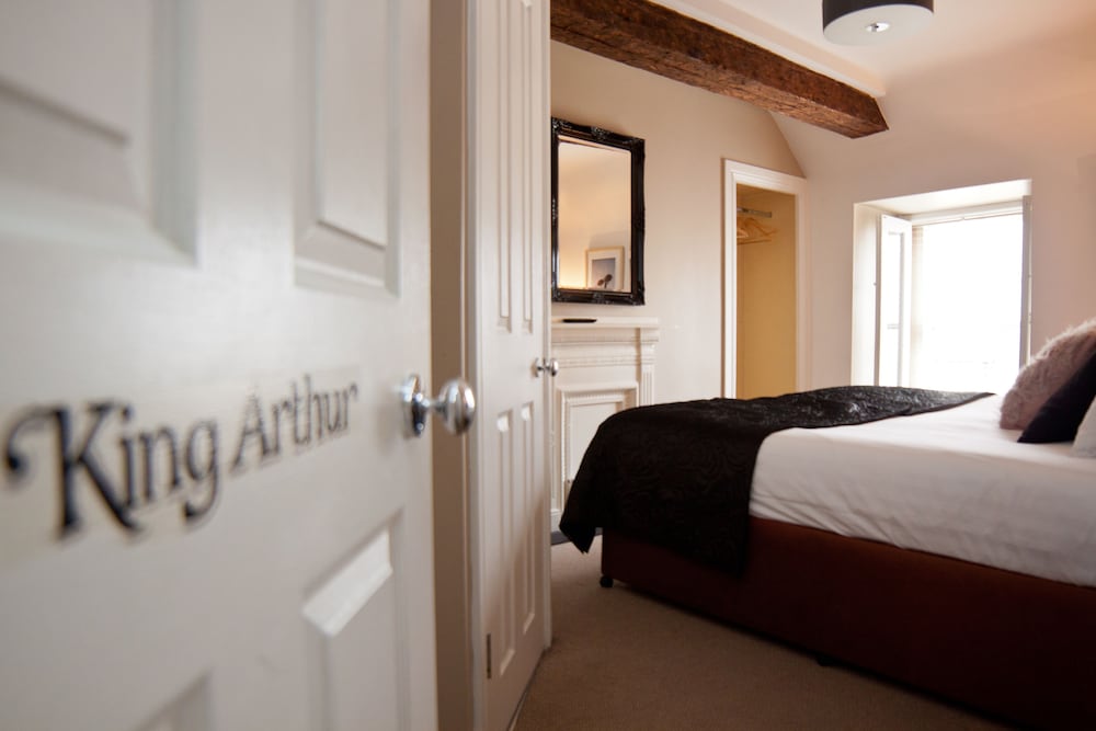 ROOM, TWIN BEDS