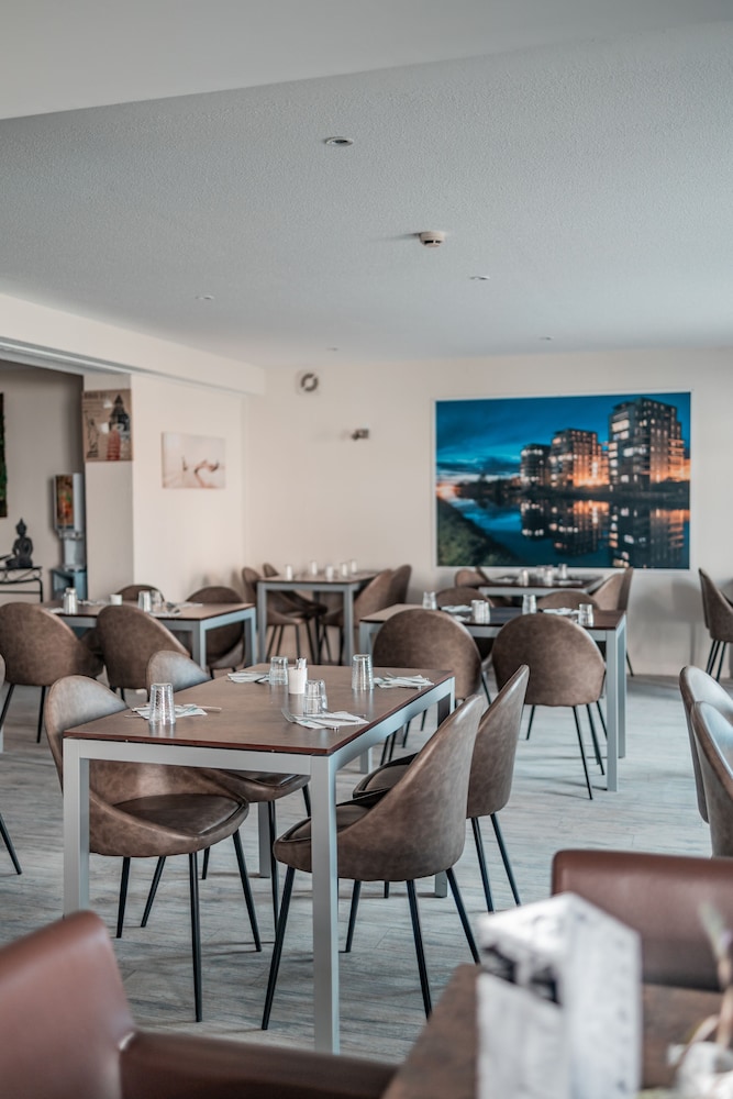 Brit Hotel Confort Saint-Lo 28/50