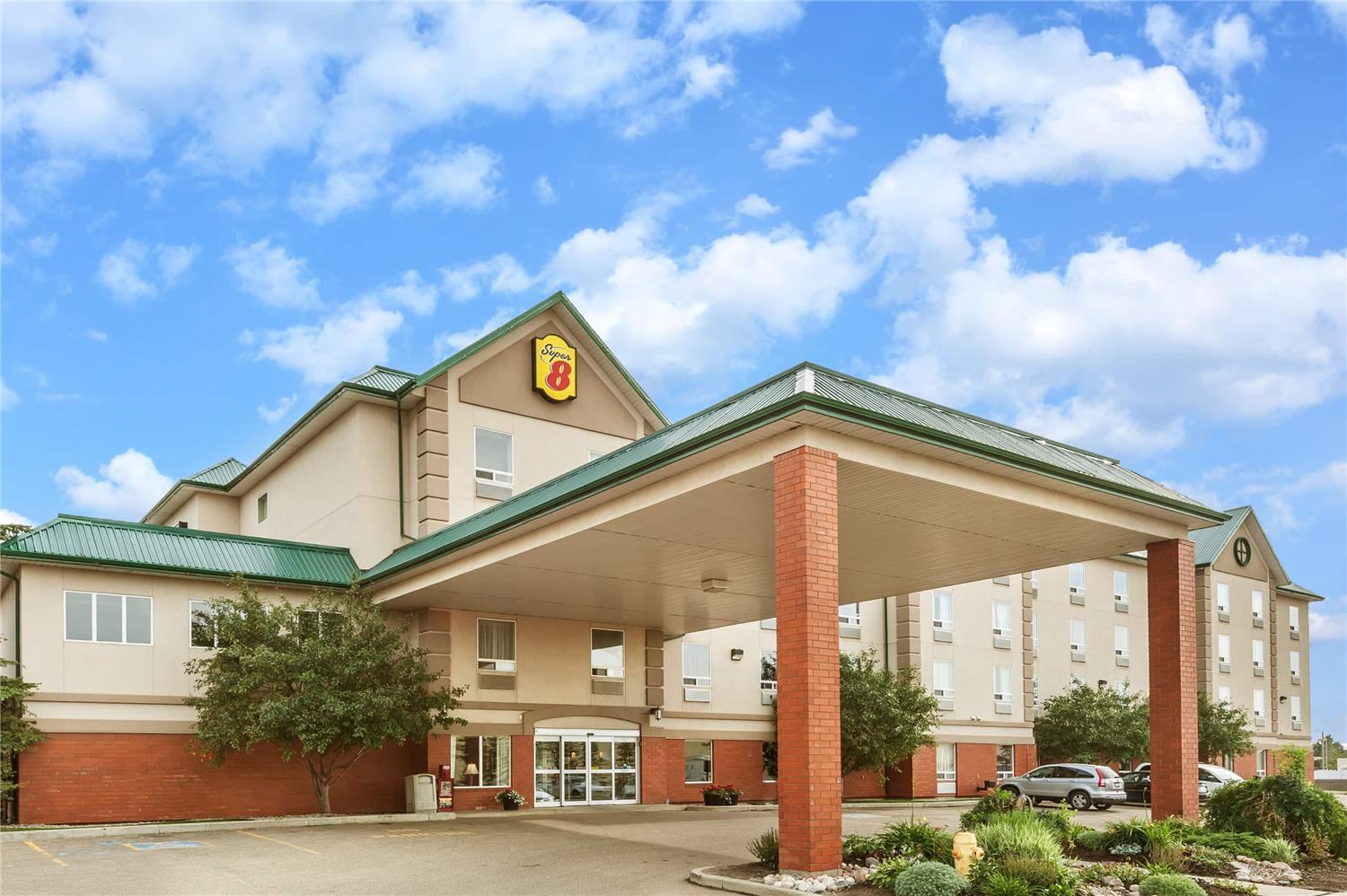 Super 8 by Wyndham Edmonton South 2/45