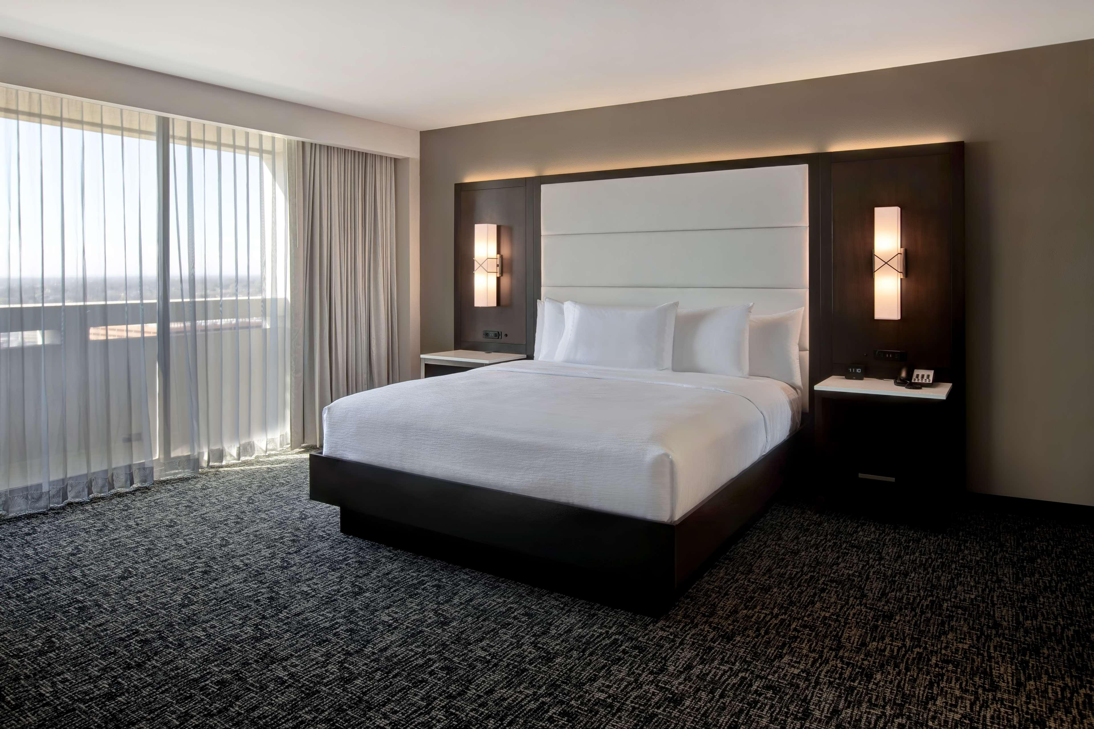 1 BEDROOM, SUITE, KING BED, BALCONY, ACCESSIBLE