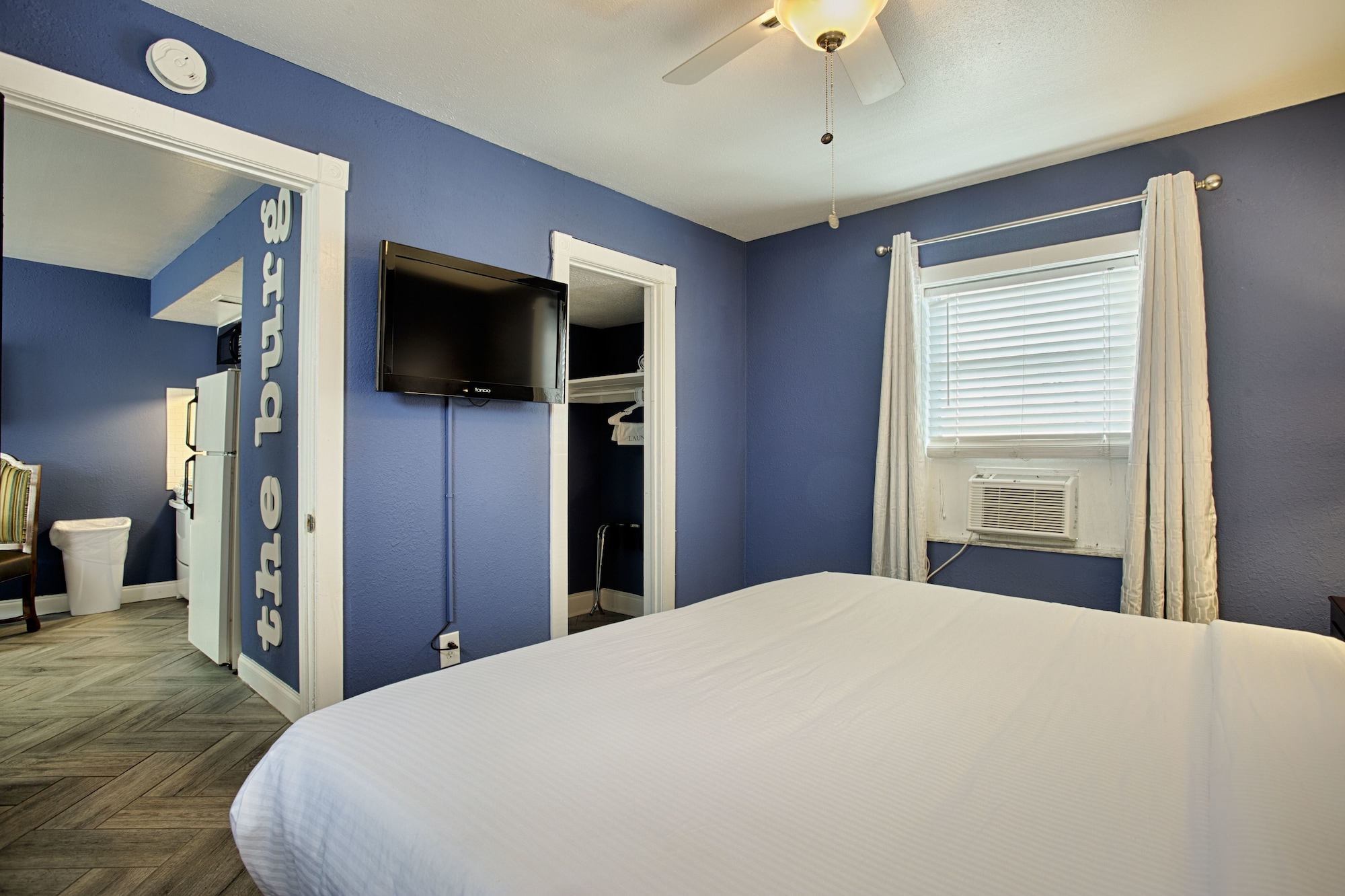 1 Bedroom, Suite, Apartment, King Bed, Sofa, Separate Building