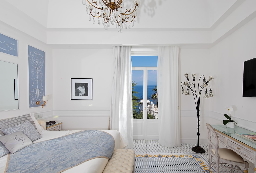 DELUXE, DOUBLE BED, SEA VIEW, TERRACE