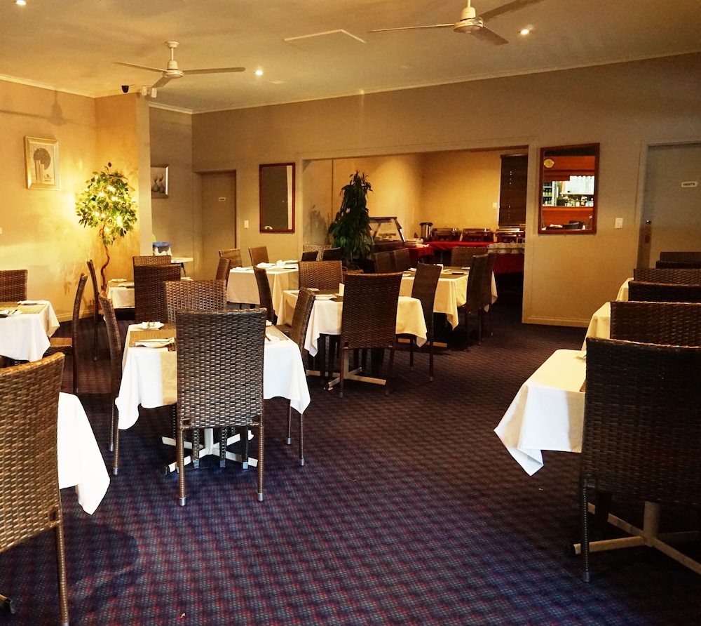 Bluestone Motor Inn 25/26