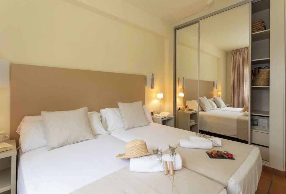 1 BEDROOM, APARTMENT, BALCONY