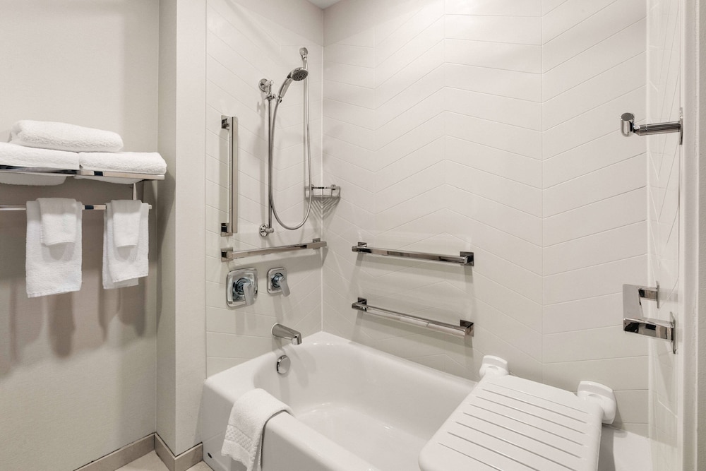 Fairfield Inn & Suites by Marriott Seattle Downtown/Seattle Center 5/23