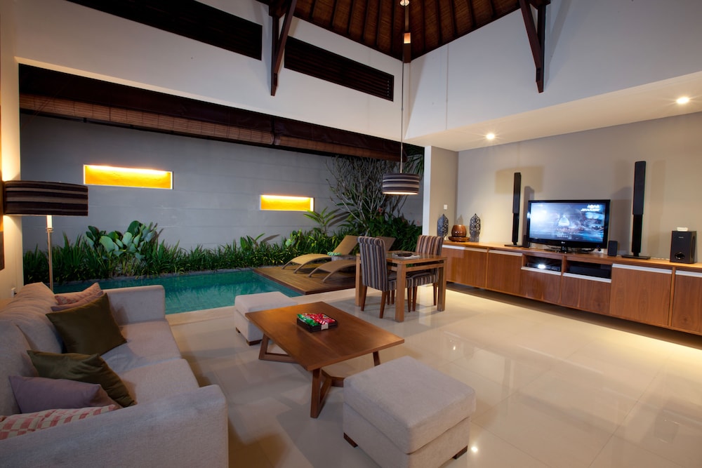 PRADHA VILLAS SEMINYAK 46/63